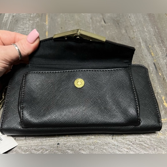 Liz Claiborne black triangle tipped change purse three-quarter, zip wallet. NWT - Picture 6 of 8